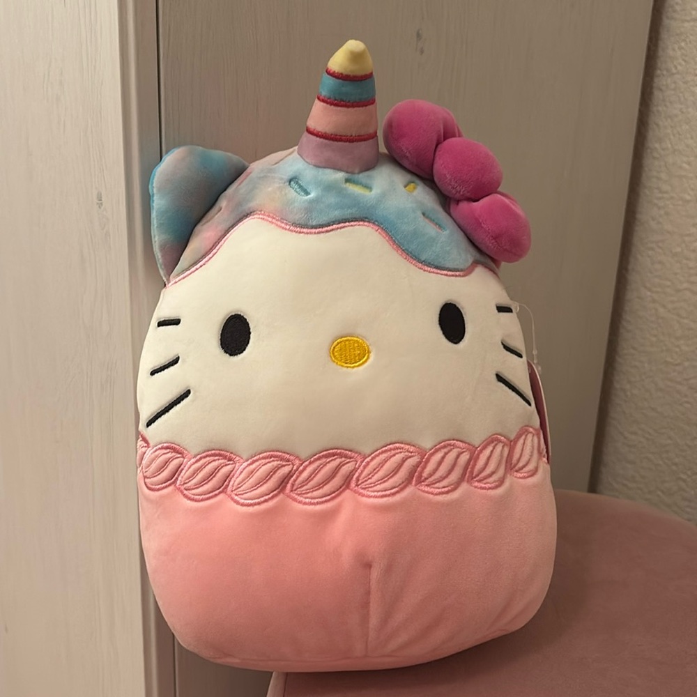 Squishmallows Hello Kitty unicorn cupcake